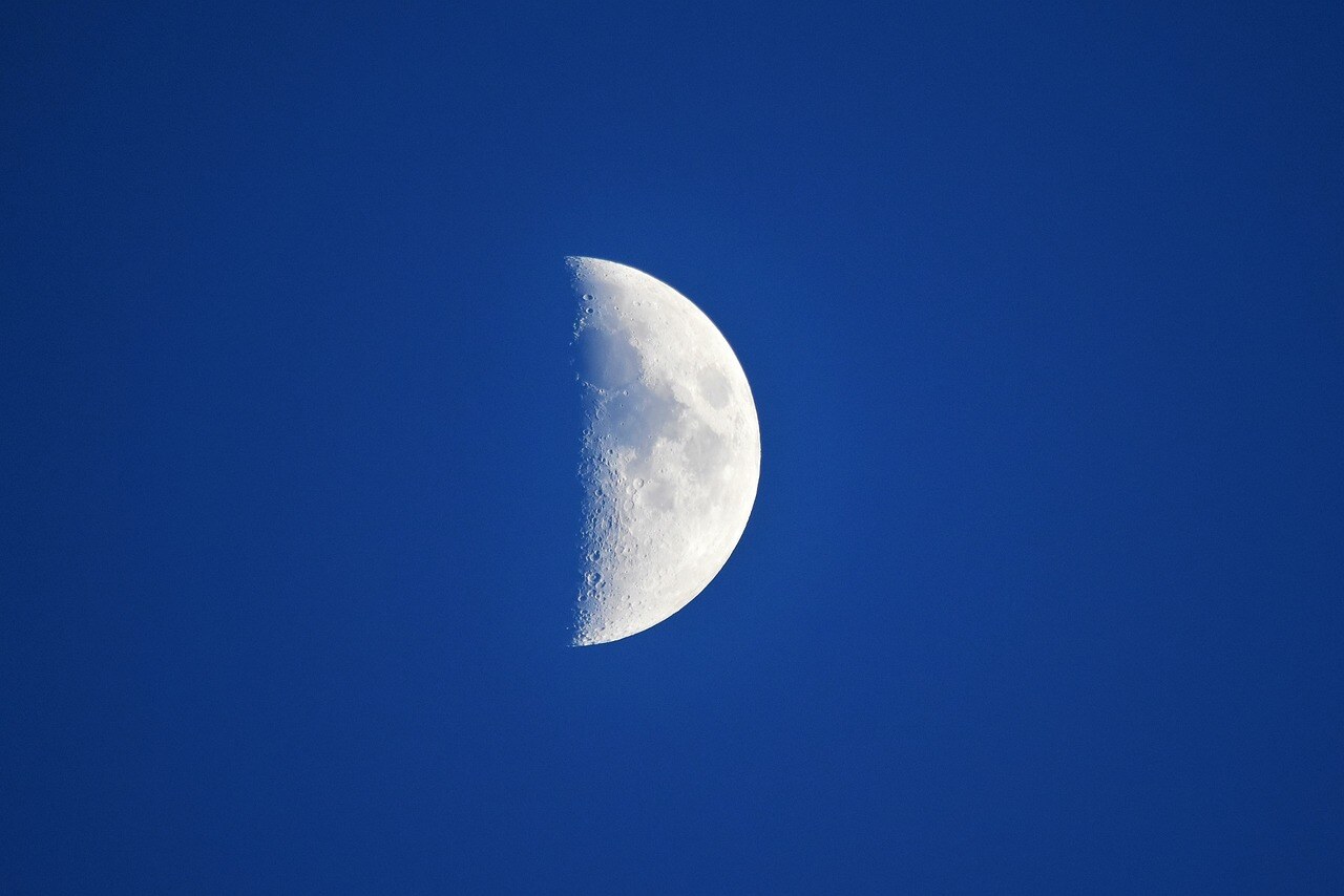 moon-3419609_1280